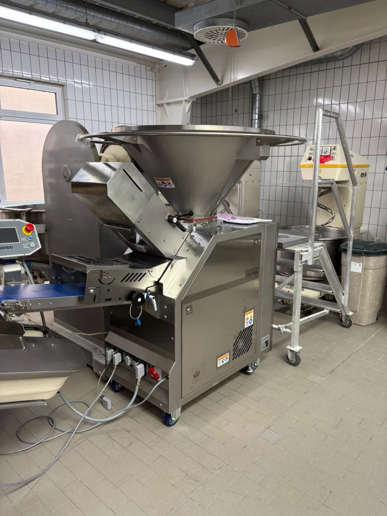 Bild: RONDO Deutschland, brotaufarbeitung.de - Erfolgreicher Einsatz des RONDO Abwieger 7500 bei der Bäckerei Flesch
